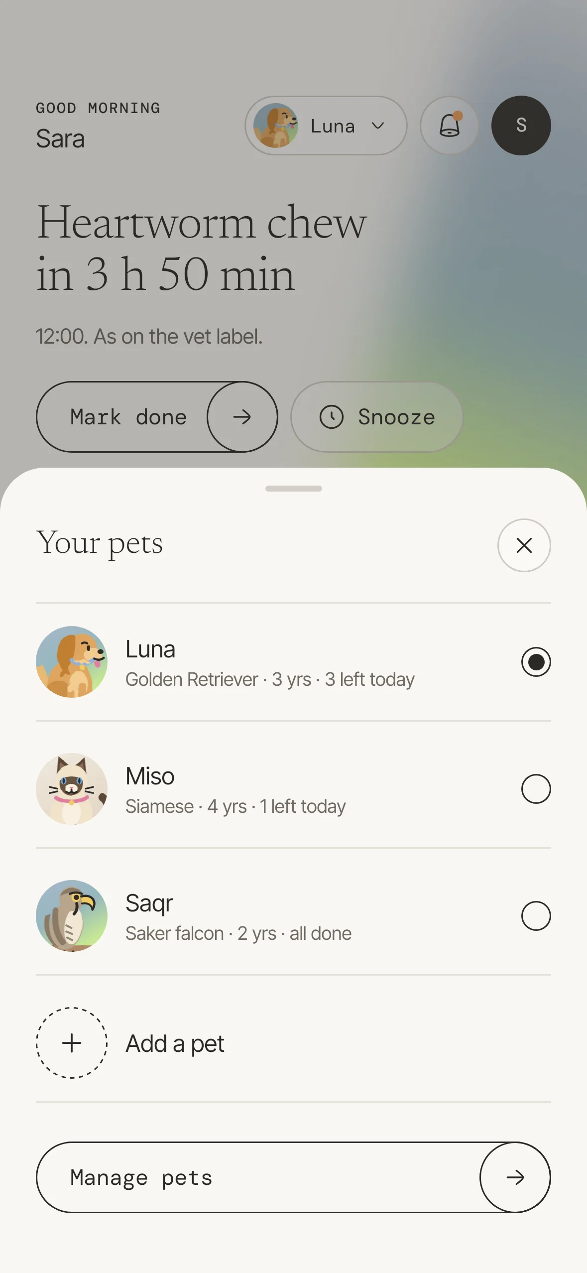 Pet switcher showing a dog, a cat and a falcon